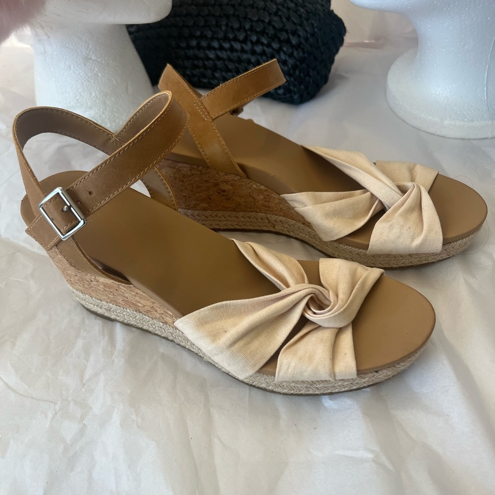 UGG WOMEN’S Sandals - Picture 4 of 10